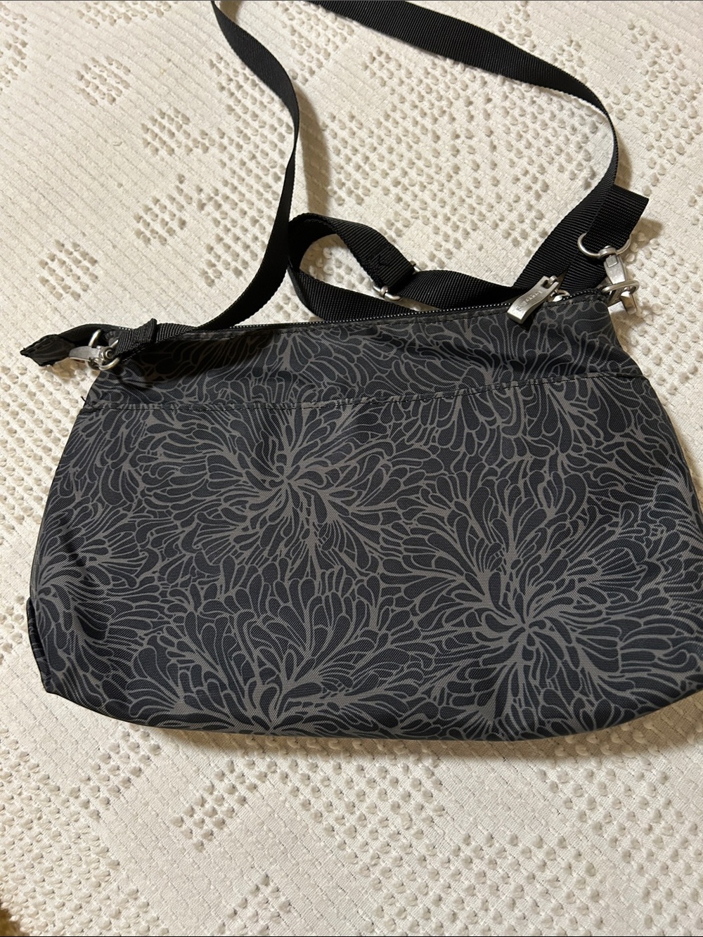 Baggallini Black Floral-Print Crossbody Bag RFID - Picture 3 of 7